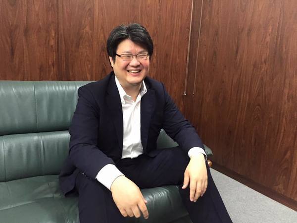 微笑む天野さん