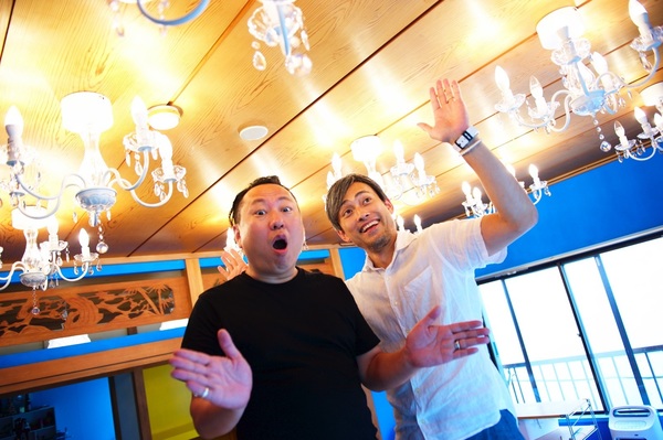 放課後デイ「アインシュタイン放課後」を佐藤さんとともに運営する河野さん(右)