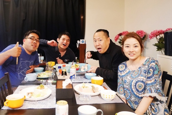 スタッフのみなさんと佐藤さん